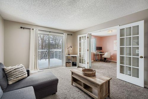 927 Pond View Ct, Vadnais Heights, MN, 55127-3615 | Card Image