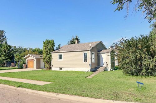 6001 51 Avenue, Stettler, AB, T4K1C3 | Card Image
