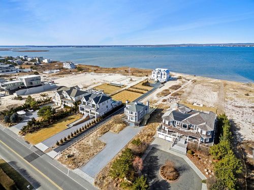 772 Dune Rd, Southampton, NY, 11968-4718 | Card Image