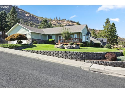 1549 Elberta St, The Dalles, OR, 97058-4611 | Card Image