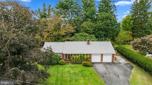 1384 Faucett Dr, West Chester, PA, 19382-8214 | Card Image