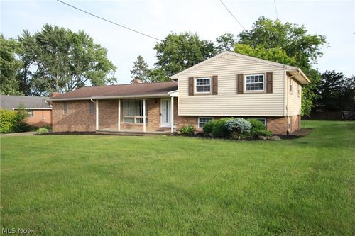 4780 Echovalley St Nw, North Canton, OH, 44720-7504 | Card Image