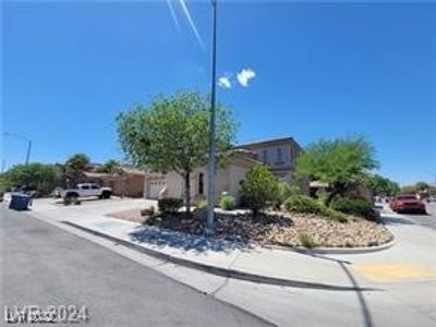 206 Valerian Street, House other with 5 bedrooms, 4 bathrooms and null parking in Henderson NV | Image 3