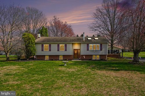 1442 Harvey Ln, POTTSTOWN, PA, 19465-7666 | Card Image