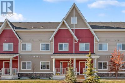 32 Red Embers Parade Ne, Townhouse with 3 bedrooms, 4 bathrooms and 1 parking in Calgary AB | Image 2