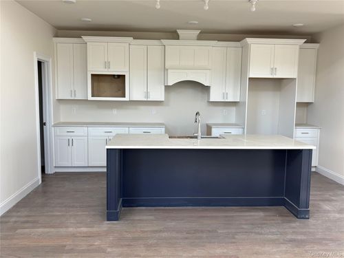 34 Dartmouth Dr, Poughkeepsie, NY, 12603-1226 | Card Image