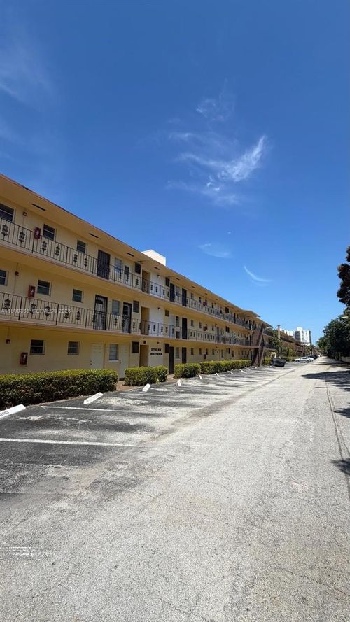 apt-h217-2790 Ne 201st Ter, Aventura, FL, 33180-2082 | Card Image