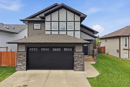 182 Robinson Ave, Penhold, AB, T0M1R0 | Card Image
