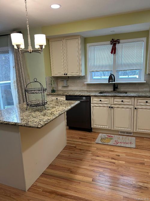 1 Bristol Ct, New City, NY, 10956-7111 | Card Image