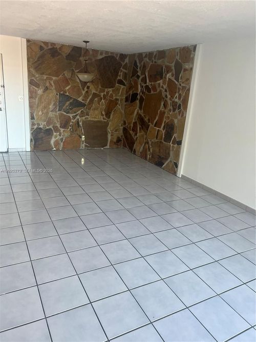 311-8511 Nw 8th St, Miami, FL, 33126-3724 | Card Image