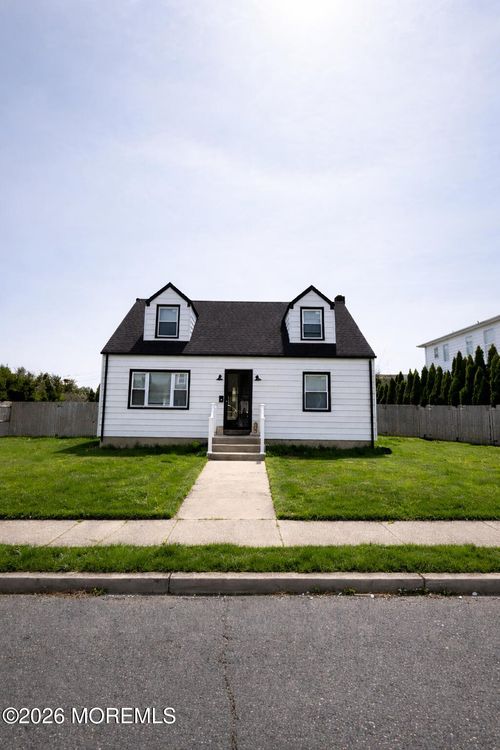 10 Campbell Ct, Deal, NJ, 07723-1206 | Card Image