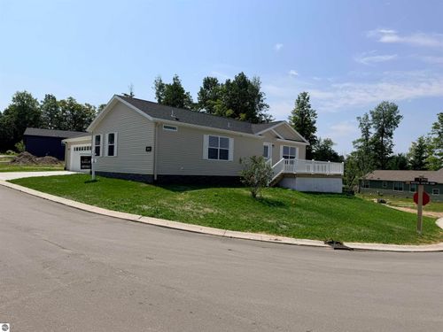 2111 Vista View Dr, Traverse City, MI, 49686-9011 | Card Image