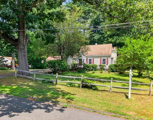 121 Poplar St, Greenfield, MA, 01301-1429 | Card Image