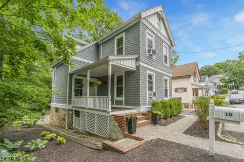 10 Thompson St, Bernardsville, NJ, 07924-2220 | Card Image