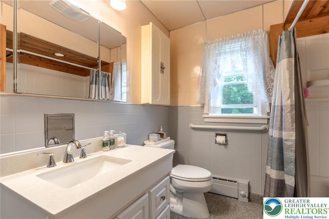 Full Bathroom | Image 35