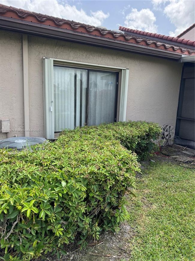 3313 Inverrary Blvd W, Townhouse with 3 bedrooms, 2 bathrooms and null parking in Lauderhill FL | Image 5