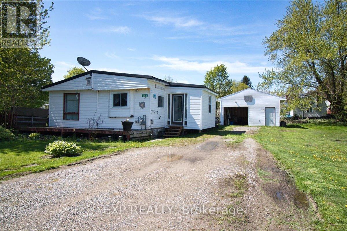Residential in Chatham-Kent (Highgate) 2