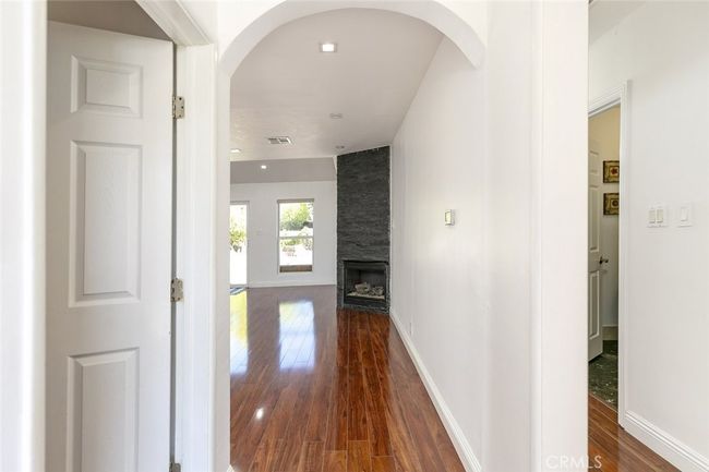 20355 Mobile St, House other with 3 bedrooms, 2 bathrooms and null parking in Winnetka CA | Image 7