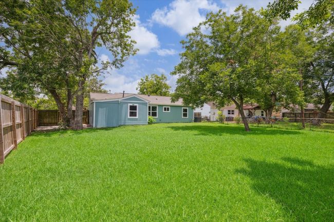 210 Laurel St, House other with 4 bedrooms, 2 bathrooms and null parking in Lake Jackson TX | Image 13