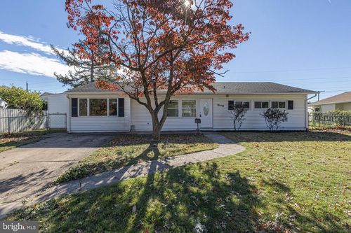 20 Serpentine Ln, LEVITTOWN, PA, 19055-2213 | Card Image