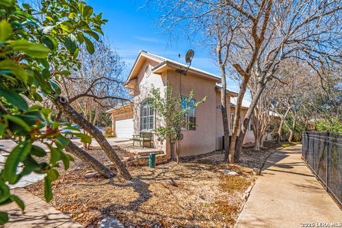 20 Oakwell Farms Pkwy, San Antonio, TX, 78218-1780 | Card Image