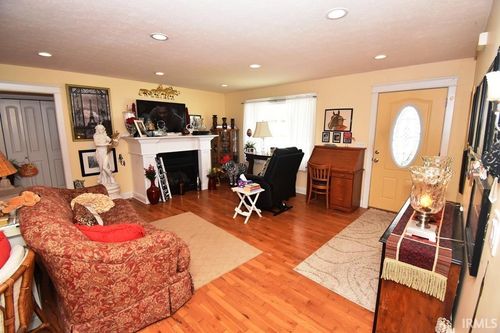 607 East Street, Michigantown, IN, 46057 | Card Image