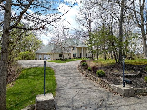 83 Lakeview Dr, Nitro, WV, 25143-1755 | Card Image