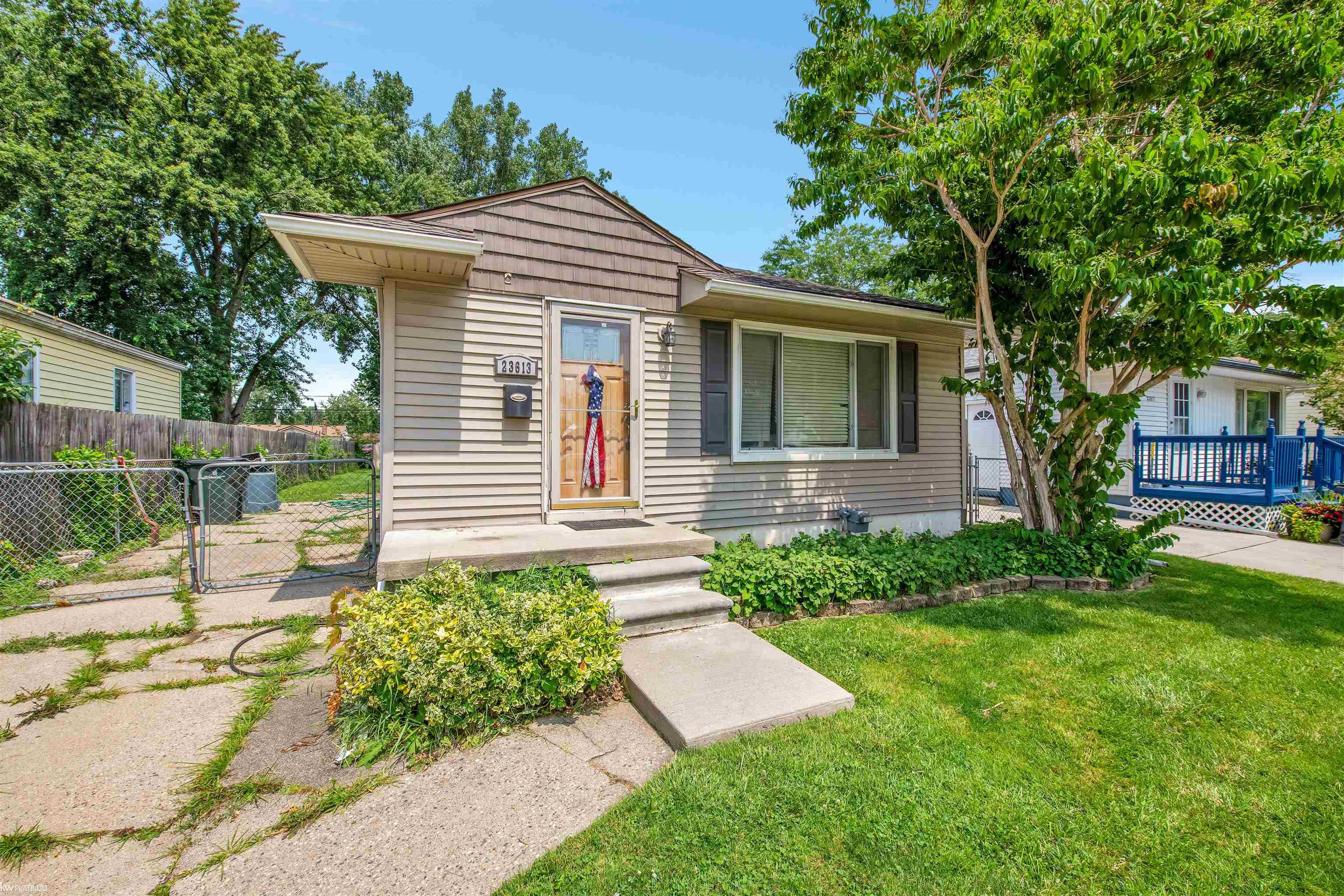 Elmira St, Saint Clair Shores, MI 48082