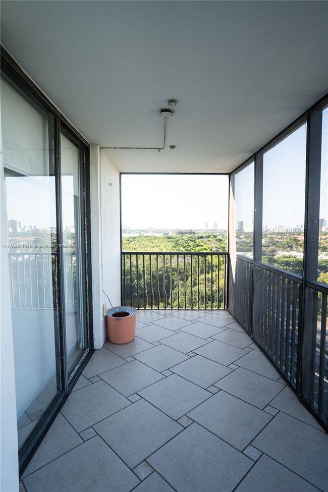 APT-1102 - 3375 N Country Club Dr, Condo with 2 bedrooms, 2 bathrooms and null parking in Aventura FL | Image 20
