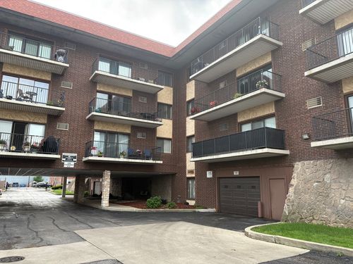 202-9520 Mayfield Ave, Oak Lawn, IL, 60453-2875 | Card Image