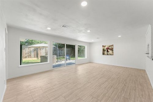 5010 W 43rd St, Houston, TX, 77092-5247 | Card Image