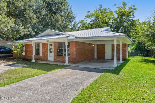 1308 Parktown Dr, Ocean Springs, MS, 39564-5814 | Card Image