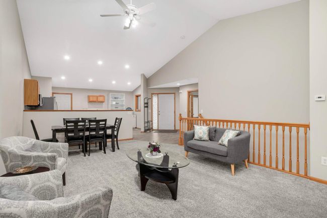 3424 Eagan Oaks Ct, Townhouse with 3 bedrooms, 2 bathrooms and null parking in Eagan MN | Image 9