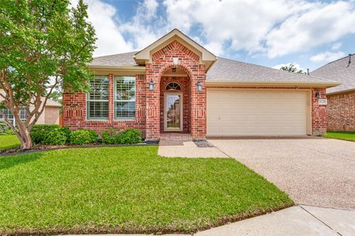 2628 Britany Cir, Bedford, TX, 76022-7812 | Card Image
