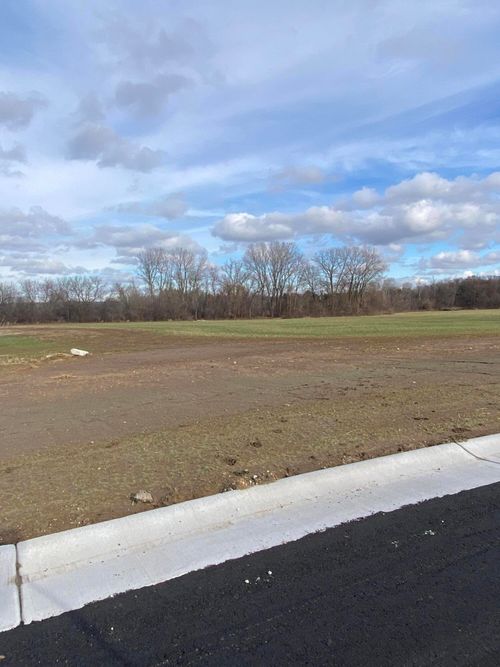 S53W26728 Gemstone Ct, Waukesha, WI, 53189-5635 | Card Image