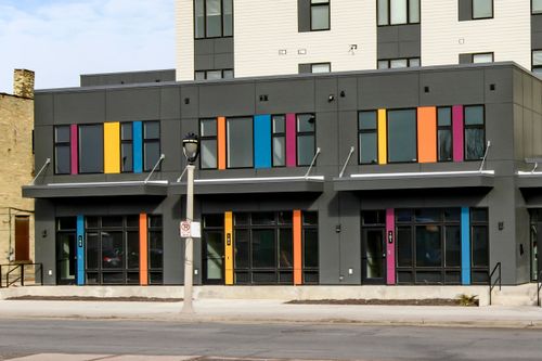 616 W North Ave, Milwaukee, WI, 53212-3287 | Card Image
