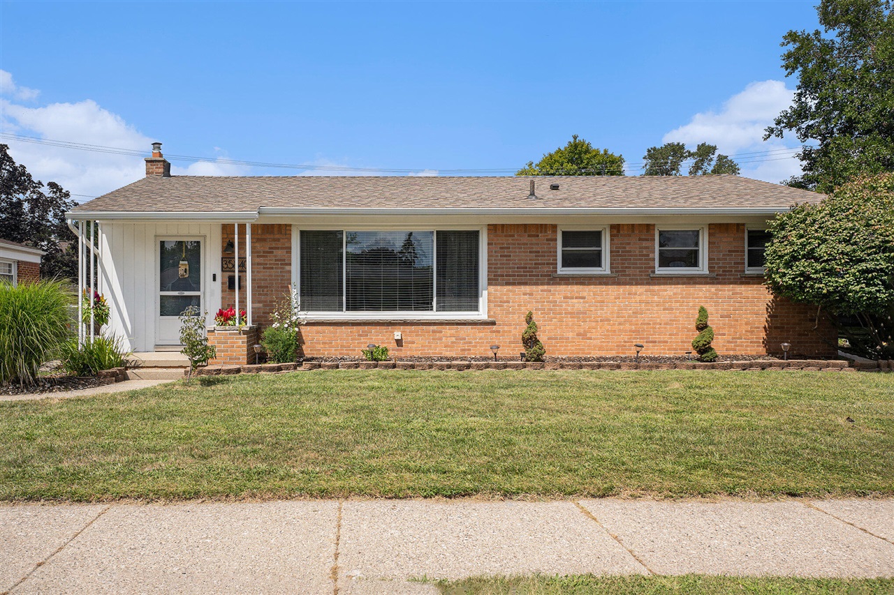 Leon St, Livonia, MI 48150