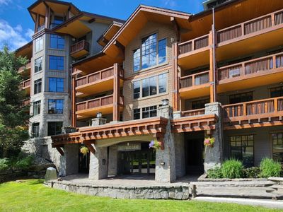 314 - 2202 Gondola Way, Condo with 3 bedrooms, 3 bathrooms and 2 parking in Whistler BC | Image 1