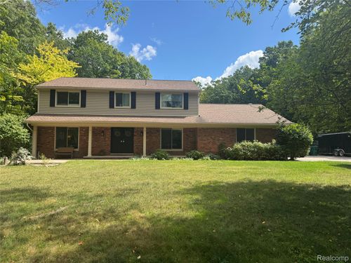 3947 Cheyenne Ct, Oxford, MI, 48370-2915 | Card Image