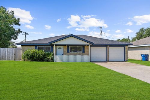 2325 15th Ave N, Texas City, TX, 77590-5035 | Card Image