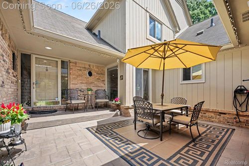 2202 Elm Cir, Shelby Twp, MI, 48316-1046 | Card Image