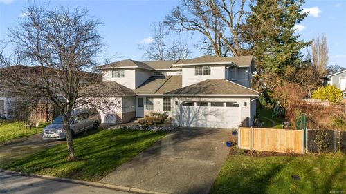 2012 Northbrook Dr, Sidney, BC, V8L4W1 | Card Image