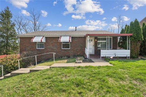 428 Crestview Dr, Plum Boro, PA, 15239 | Card Image