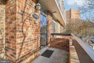 2 - 604 15 Th Street S, Condo with 2 bedrooms, 2 bathrooms and null parking in ARLINGTON VA | Image 2