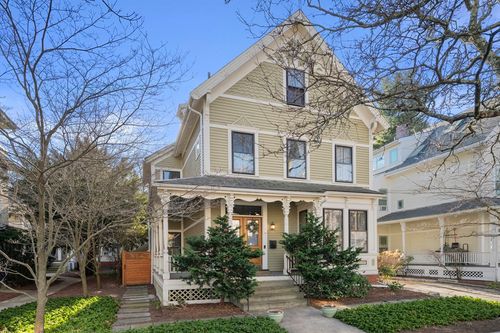 6 Forest St, Cambridge, MA, 02140-1542 | Card Image