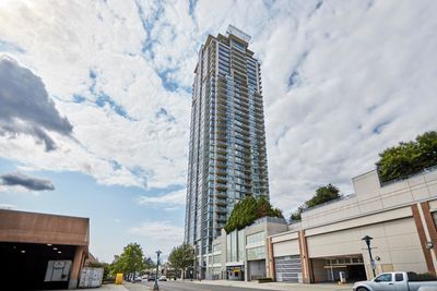 3705 - 2955 Atlantic Ave, Condo with 2 bedrooms, 2 bathrooms and 1 parking in Coquitlam BC | Image 1