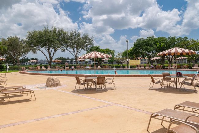 322 - 322 Windsor N, Condo with 1 bedrooms, 2 bathrooms and null parking in West Palm Beach FL | Image 26