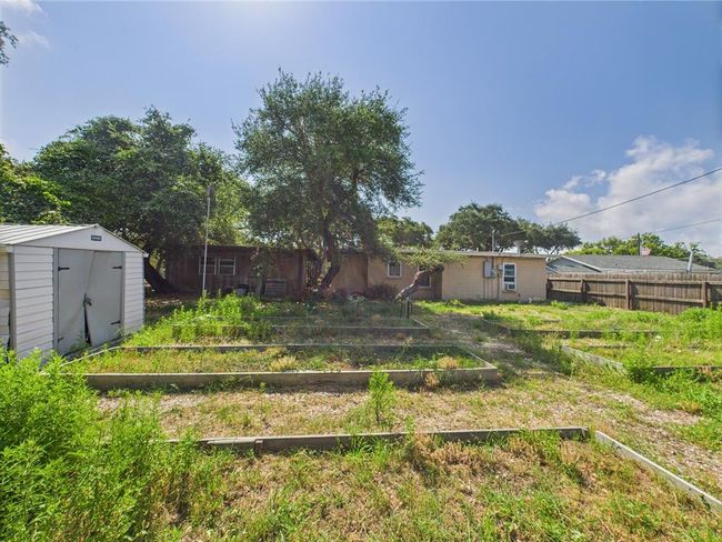 1429 S Mathis St, House other with 2 bedrooms, 1 bathrooms and null parking in Rockport TX | Image 17