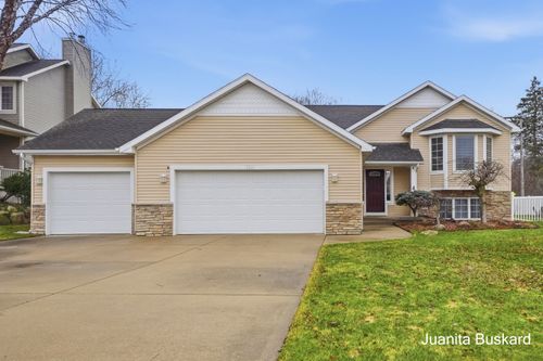 5211 Virginia Ln, Wyoming, MI, 49418-9235 | Card Image