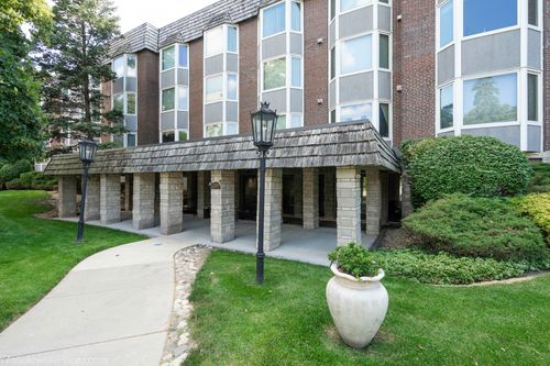 2b-2600 Windsor Mall, Park Ridge, IL, 60068-3634 | Card Image